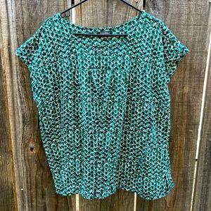 Roz & Ali green, black & white printed blouse